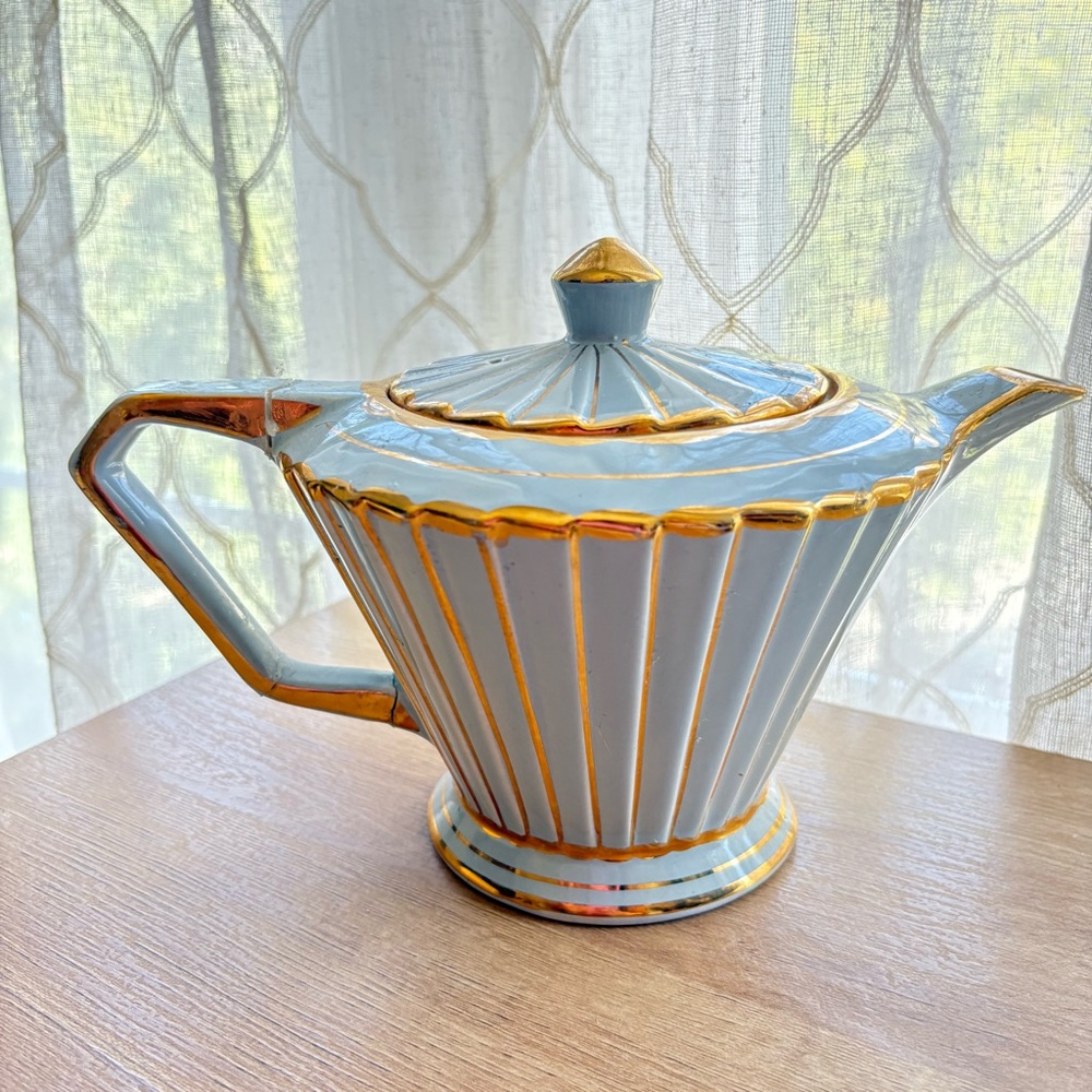 🏡Art Deco Sadler Light Blue porcelain Teapot with 24K Gold Trim DAMAGED